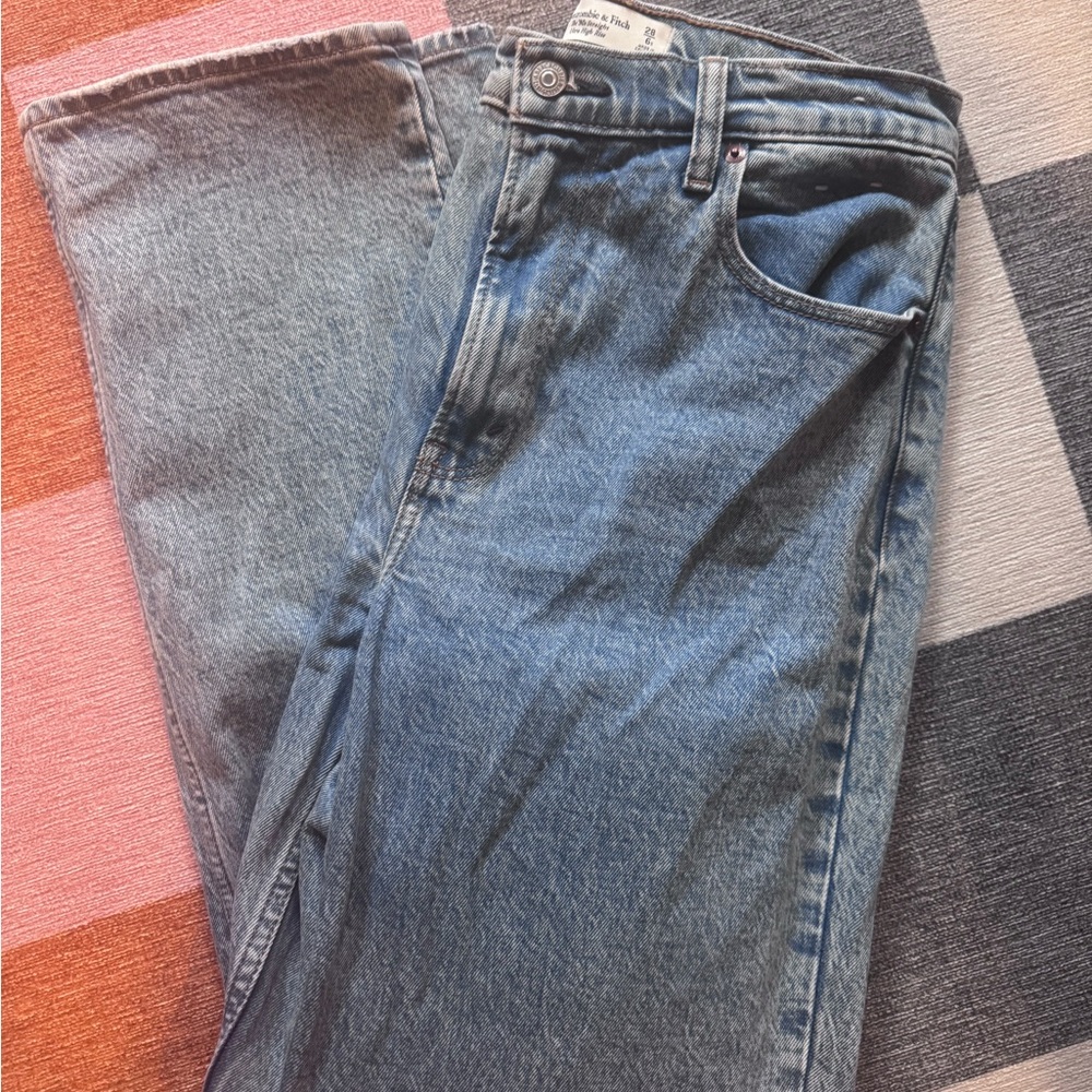 Abercrombie Ultra High Rise 90s Straight Jeans